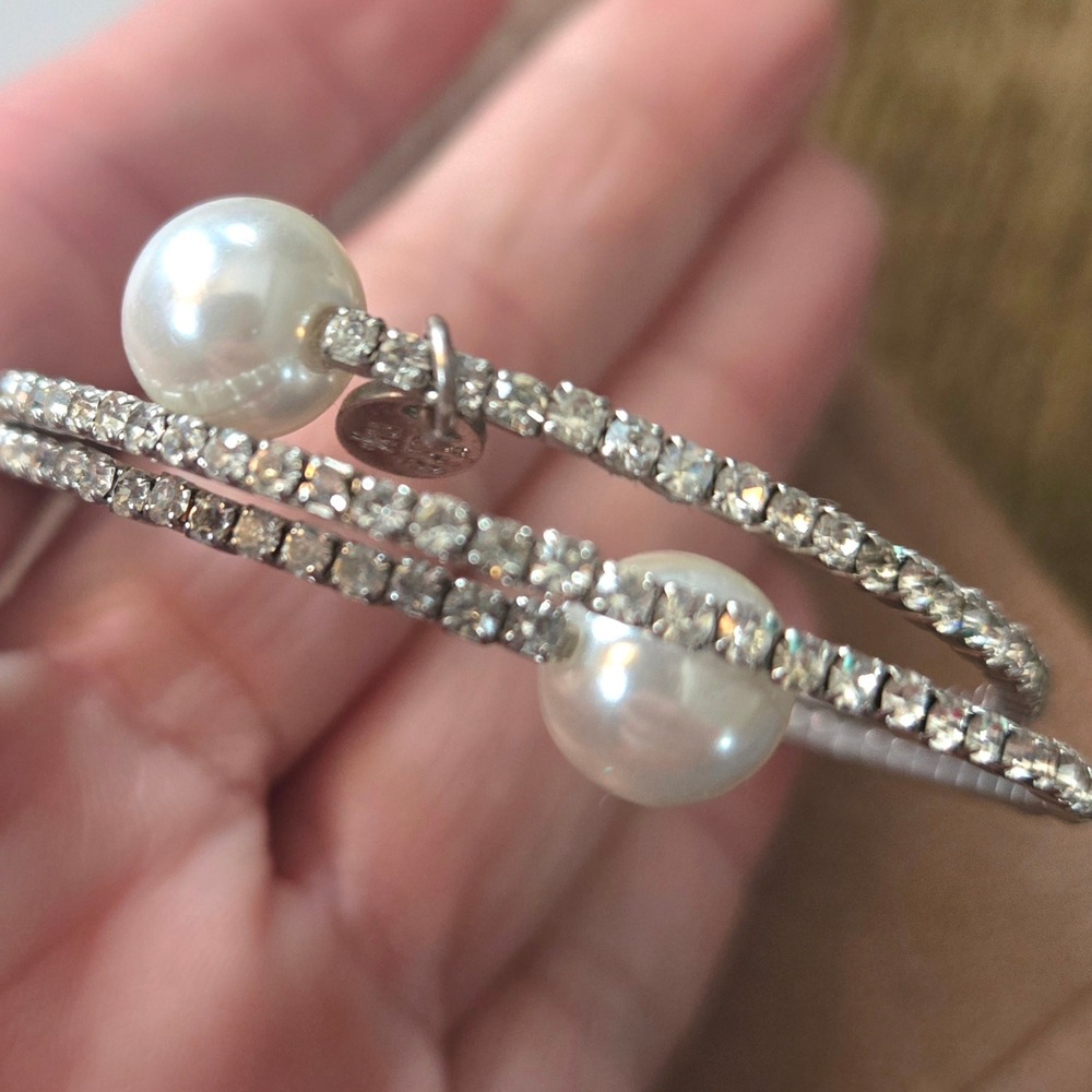 Cara‎ NY Silver Tone Rhinestone Faux Pearl Coil Wrap Bypass Bracelet Womens - Picture 3 of 7